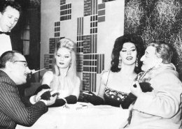 [Tot� con Peppino,Tania Beryl e Gloria Paul]