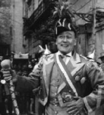 [ Tot� vestito da pazzariello ]