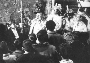 [Tot� vestito da pazzariello]